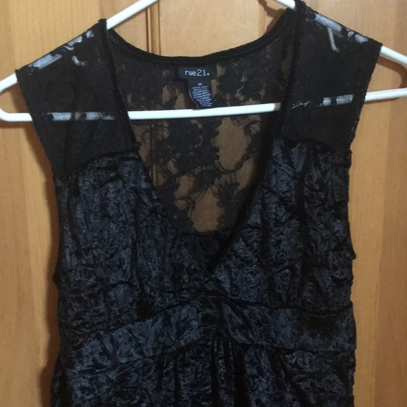 Velvet Sleeveless Top - Picture 2 of 4